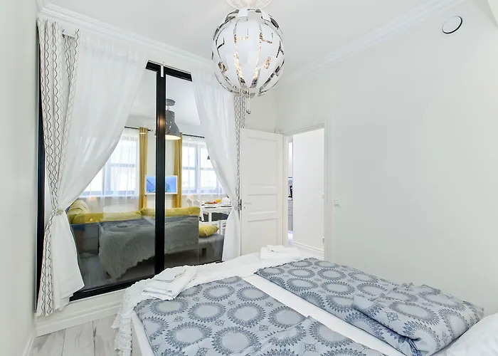 Hotel Harbor Black Pearl