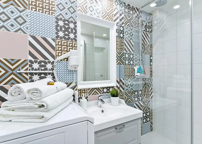 מלון Harbor Black Pearl 4*